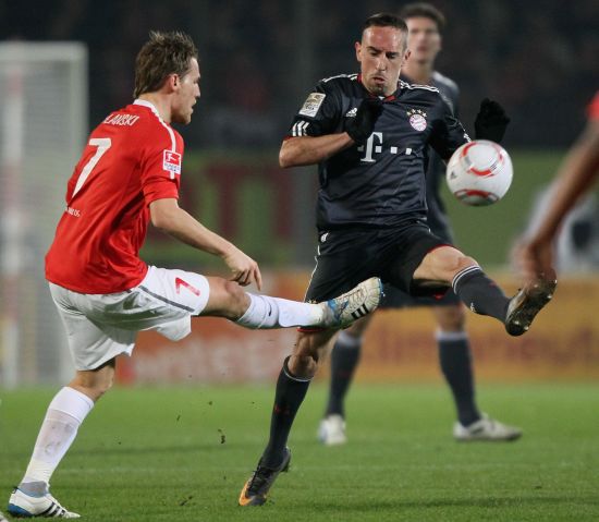 由俱乐部提 由俱乐部提